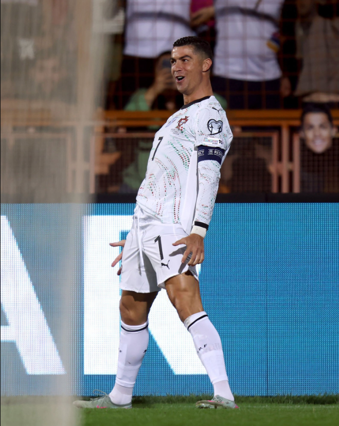 豪门狂欢夜!英格兰8连斩鱼腩,C罗一战超梅西,葡萄牙造5-0惨案