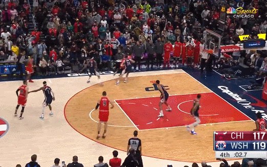 AG体育-见证历史！德罗赞跨年背靠背压哨绝杀 NBA第一人！